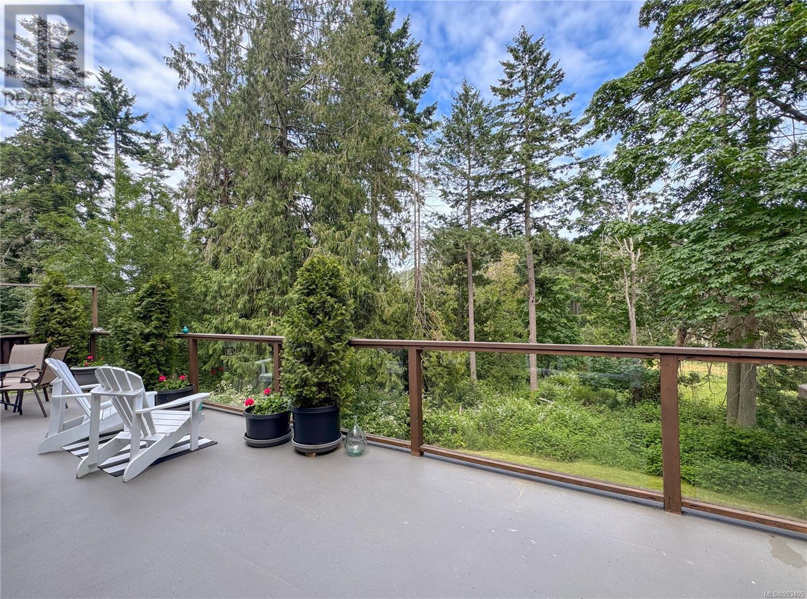 Property at 948 Canso Rd image 3