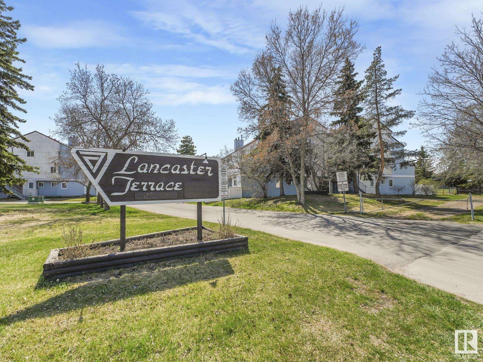 Property at 182 LANCASTER TC NW image 1