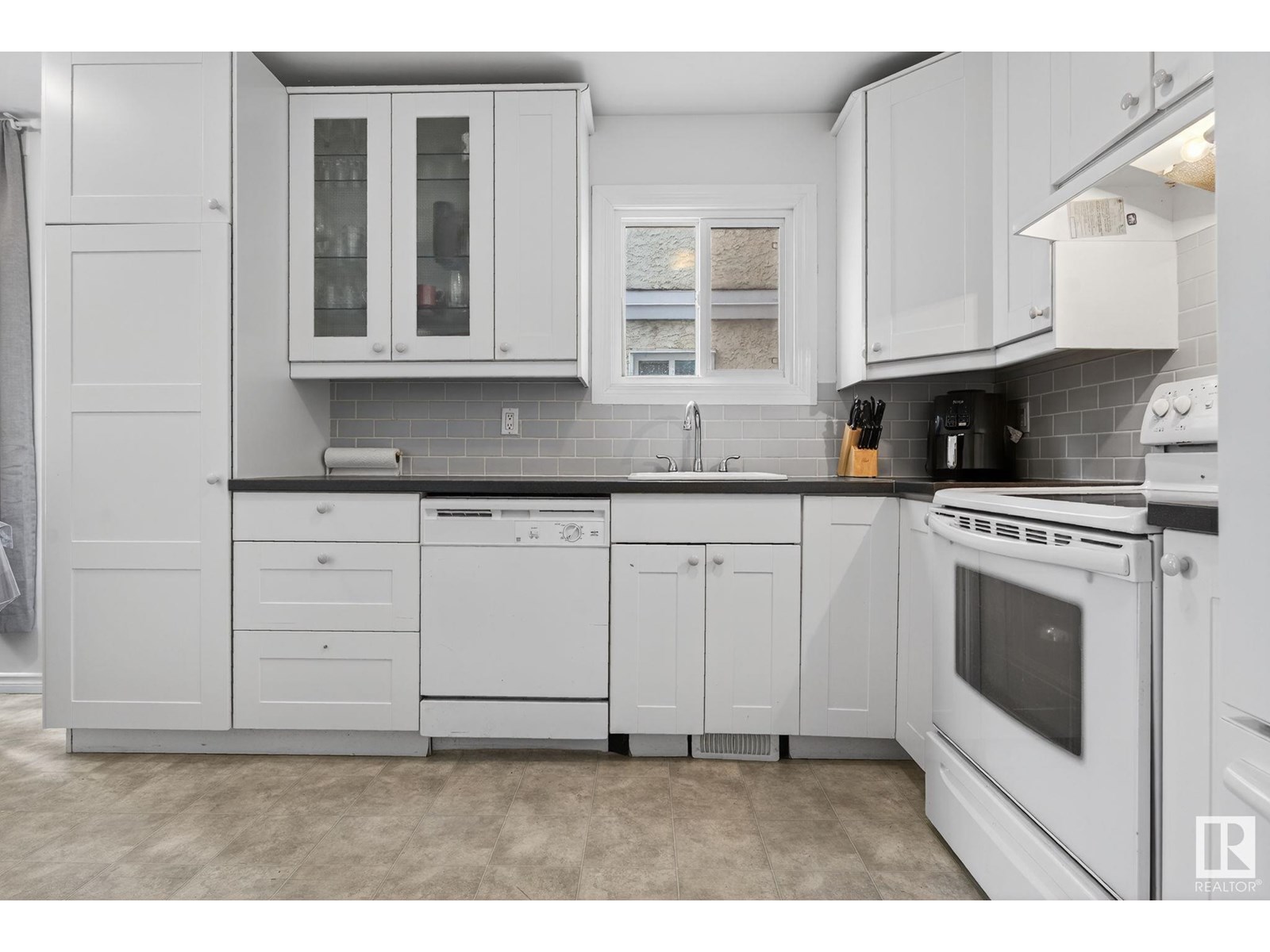 Property at 182 LANCASTER TC NW image 3
