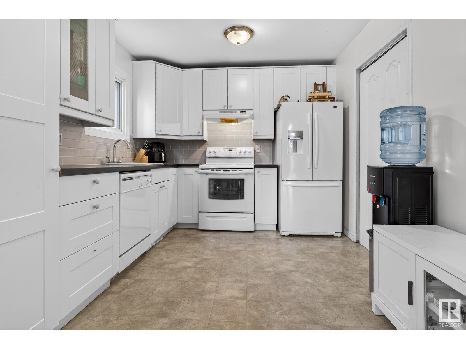 Property at 182 LANCASTER TC NW image 4