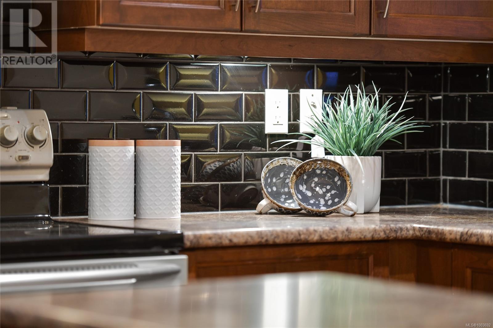 505 5332 Sayward Hill Cres, Saanich, British Columbia  V8Y 3H8 - Photo 14 - 1003692