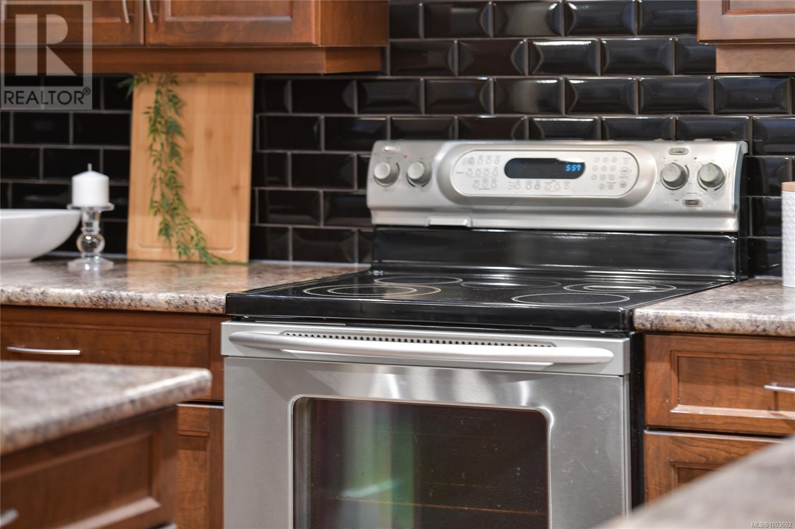 505 5332 Sayward Hill Cres, Saanich, British Columbia  V8Y 3H8 - Photo 17 - 1003692