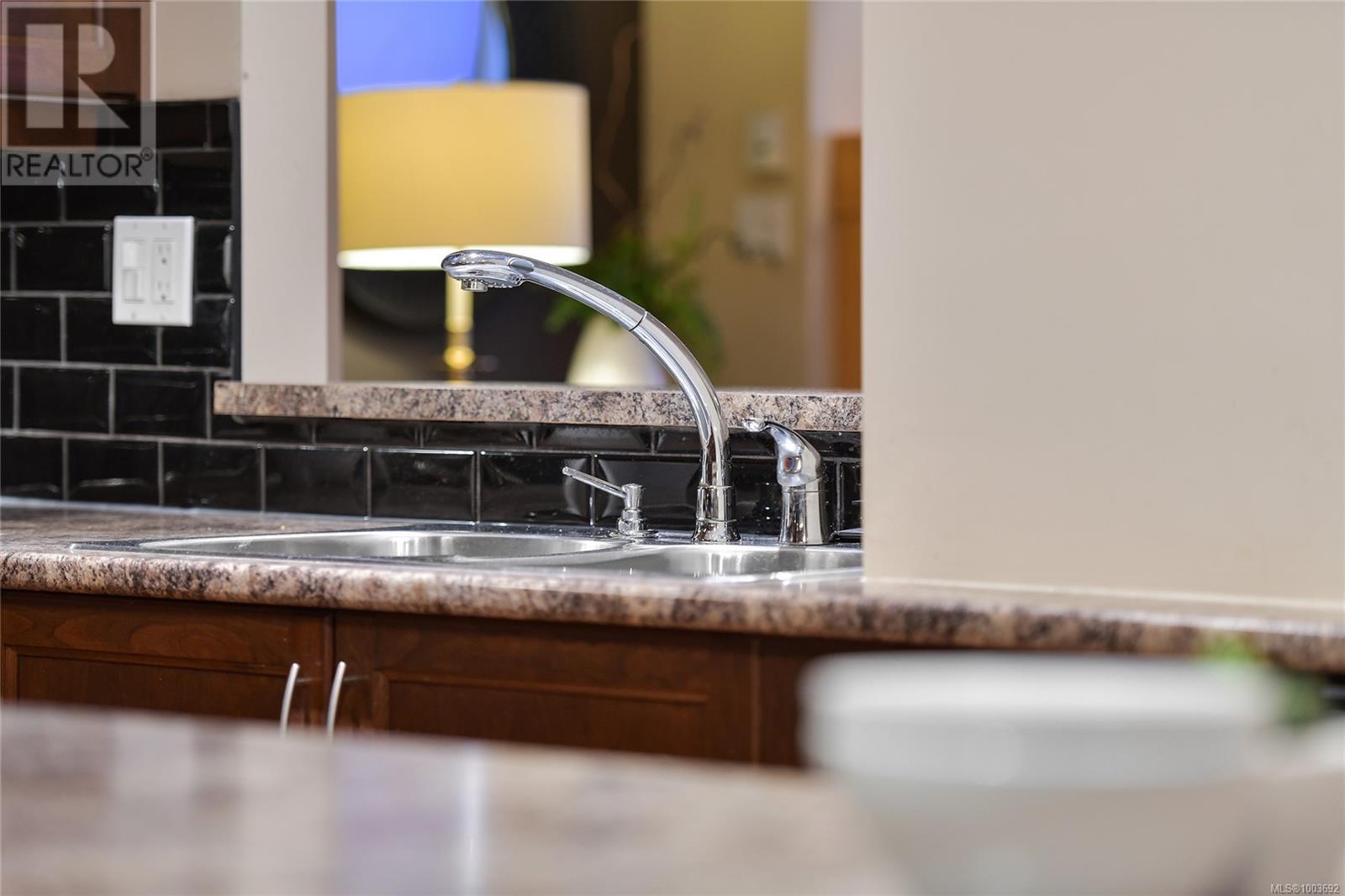 505 5332 Sayward Hill Cres, Saanich, British Columbia  V8Y 3H8 - Photo 19 - 1003692