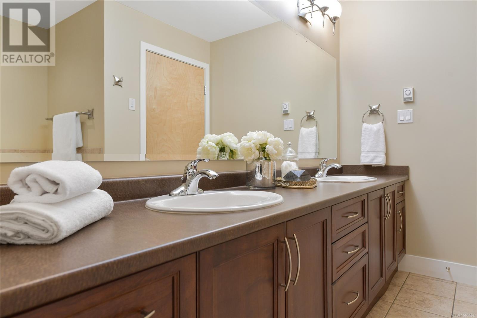 505 5332 Sayward Hill Cres, Saanich, British Columbia  V8Y 3H8 - Photo 37 - 1003692