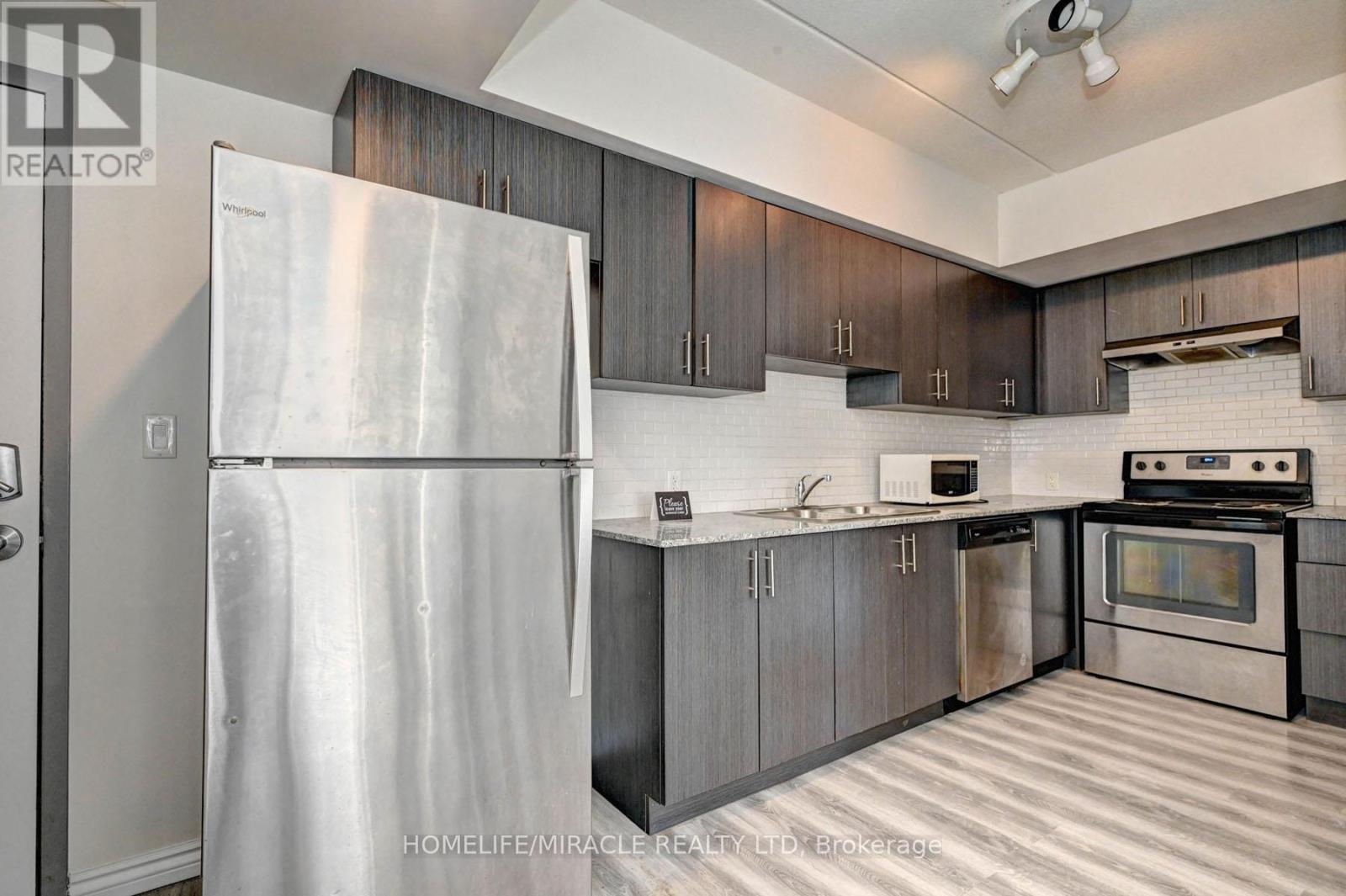 209f - 275 Larch Street, Waterloo, Ontario  N2L 3R2 - Photo 10 - X12225278