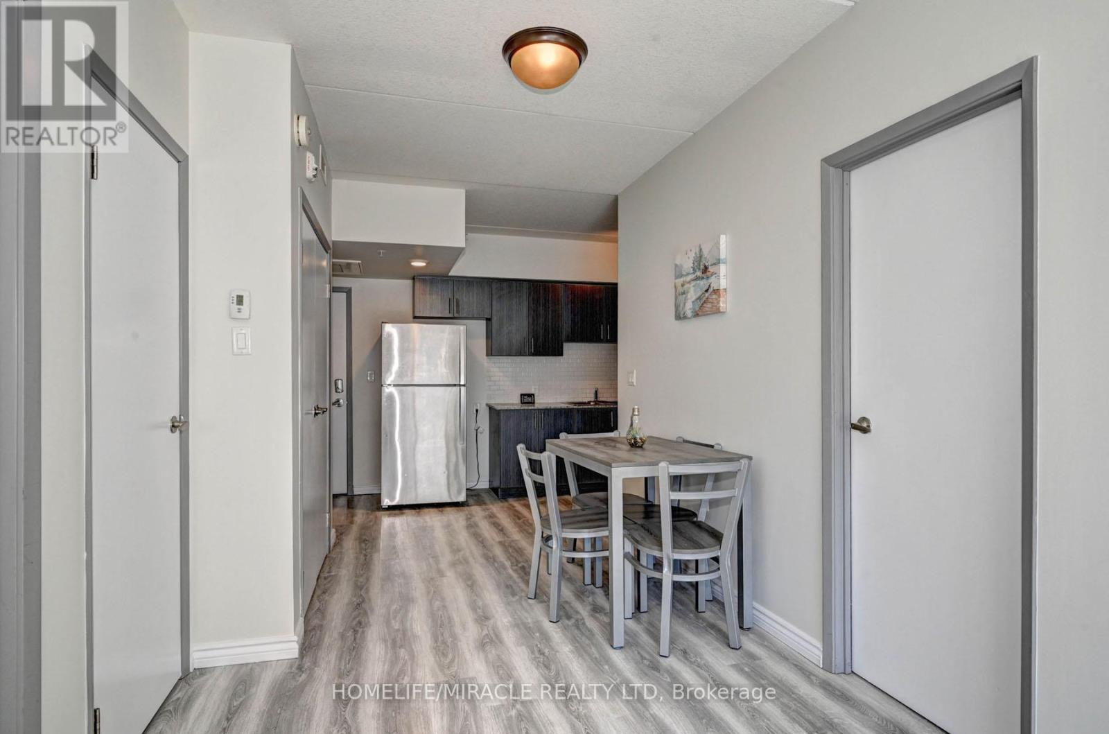 209f - 275 Larch Street, Waterloo, Ontario  N2L 3R2 - Photo 19 - X12225278