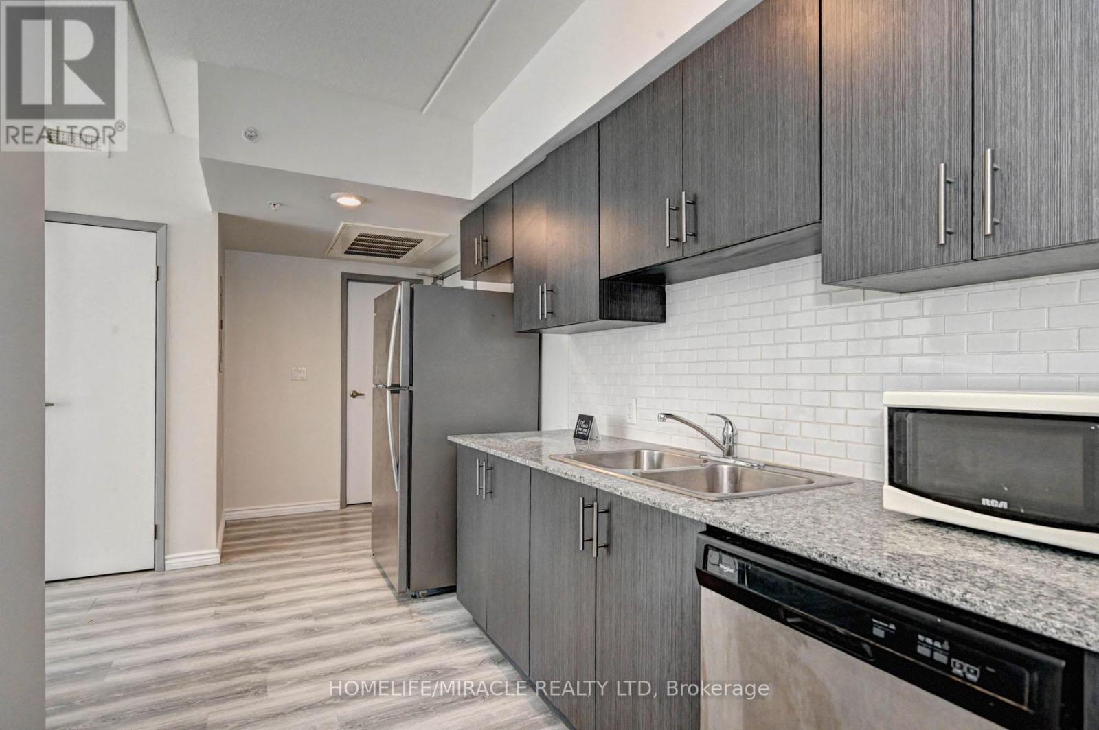 209f - 275 Larch Street, Waterloo, Ontario  N2L 3R2 - Photo 9 - X12225278