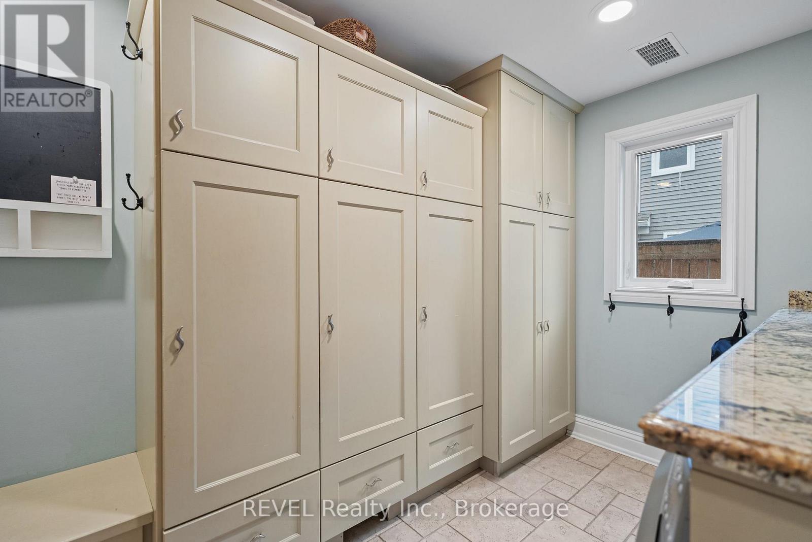 13 Breckenridge Boulevard, St. Catharines, Ontario  L2W 1A7 - Photo 21 - X12225348