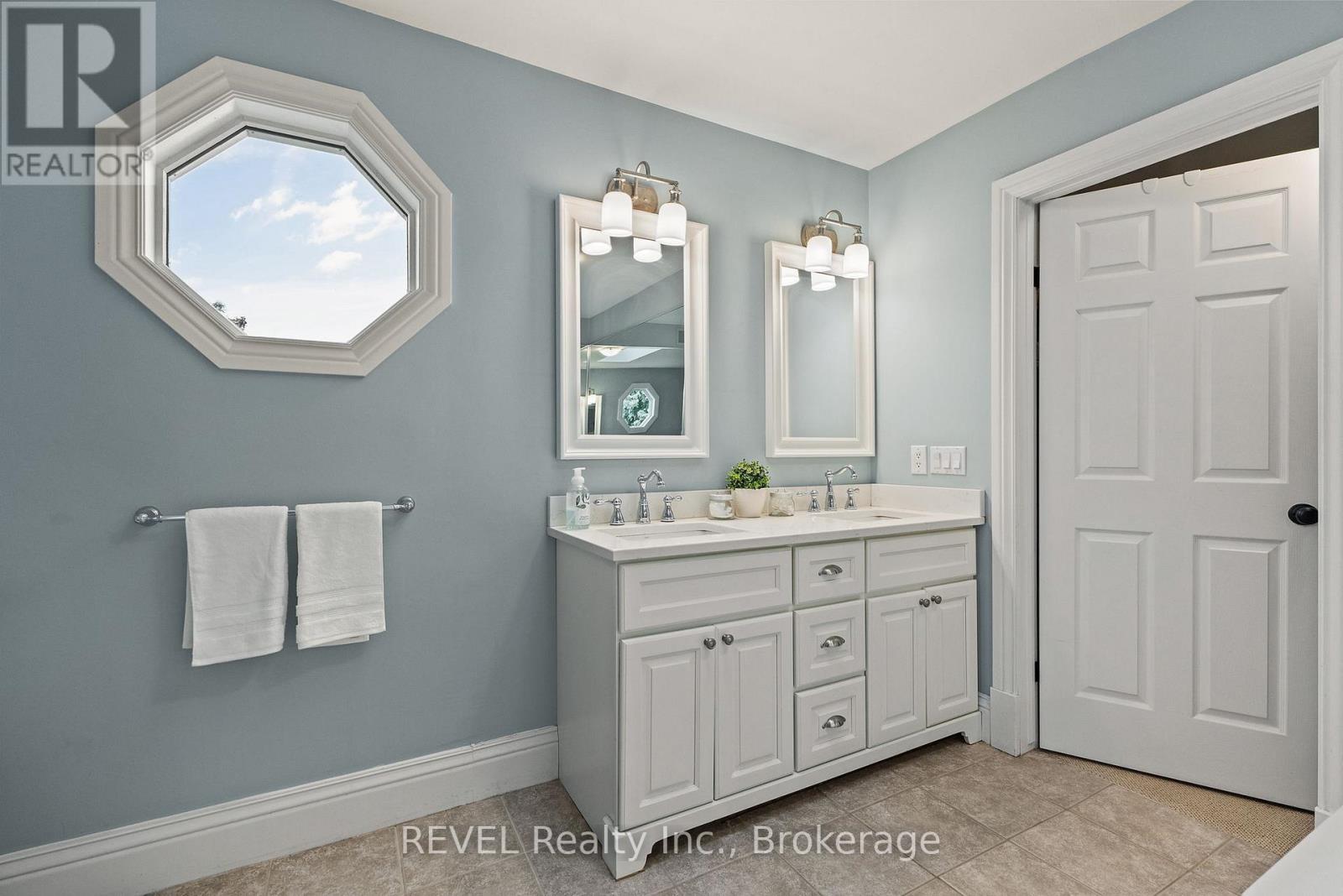 13 Breckenridge Boulevard, St. Catharines, Ontario  L2W 1A7 - Photo 25 - X12225348