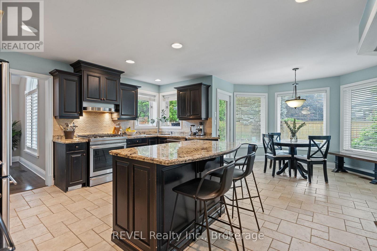 13 Breckenridge Boulevard, St. Catharines, Ontario  L2W 1A7 - Photo 8 - X12225348