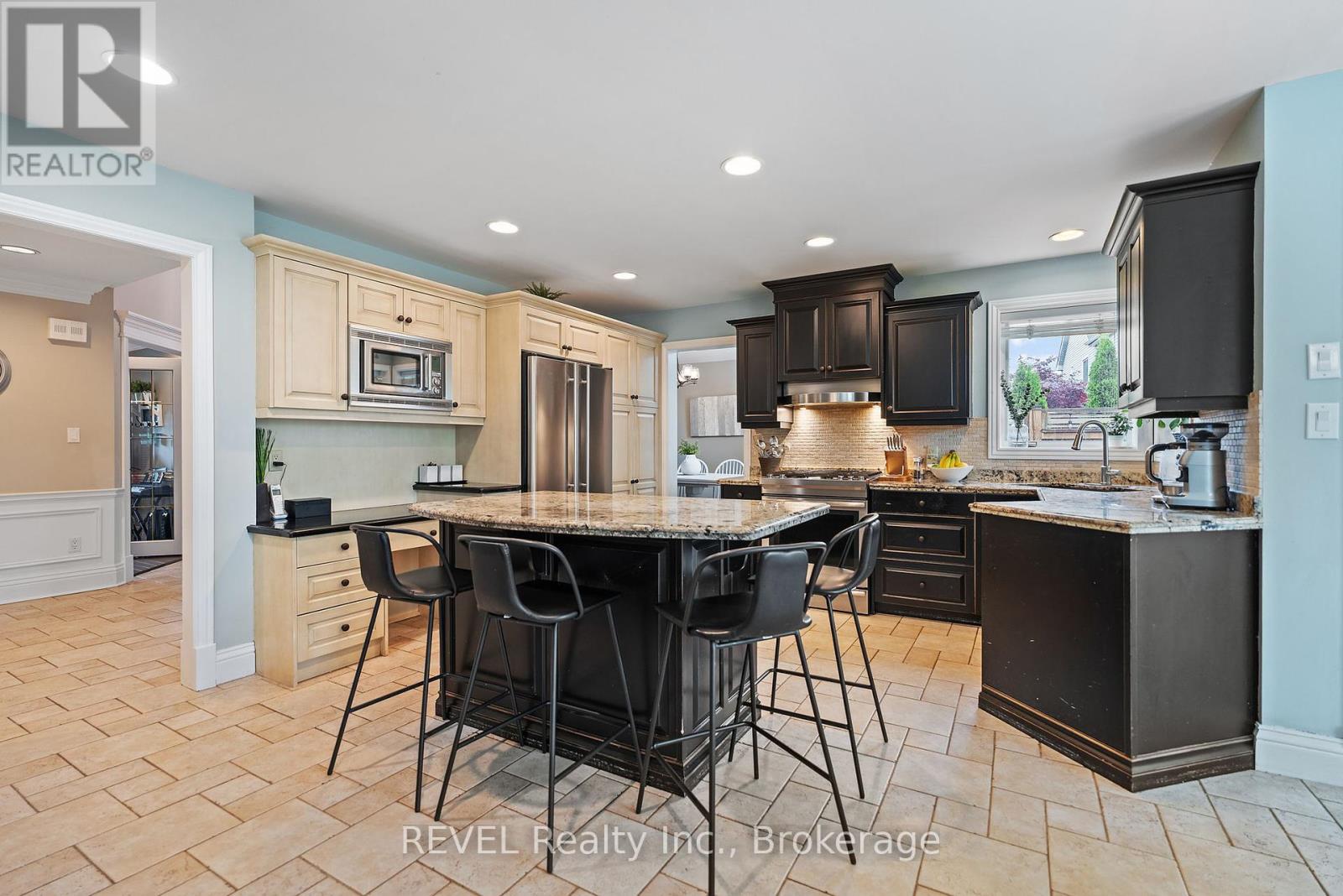 13 Breckenridge Boulevard, St. Catharines, Ontario  L2W 1A7 - Photo 9 - X12225348