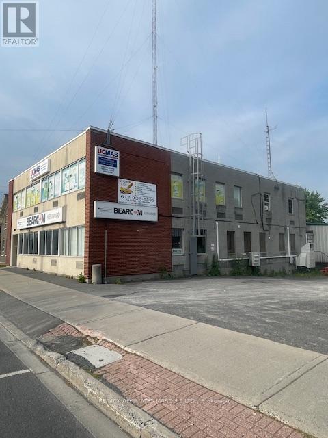 410 Pitt Street S, Cornwall, Ontario  K6J 3R2 - Photo 2 - X12225353