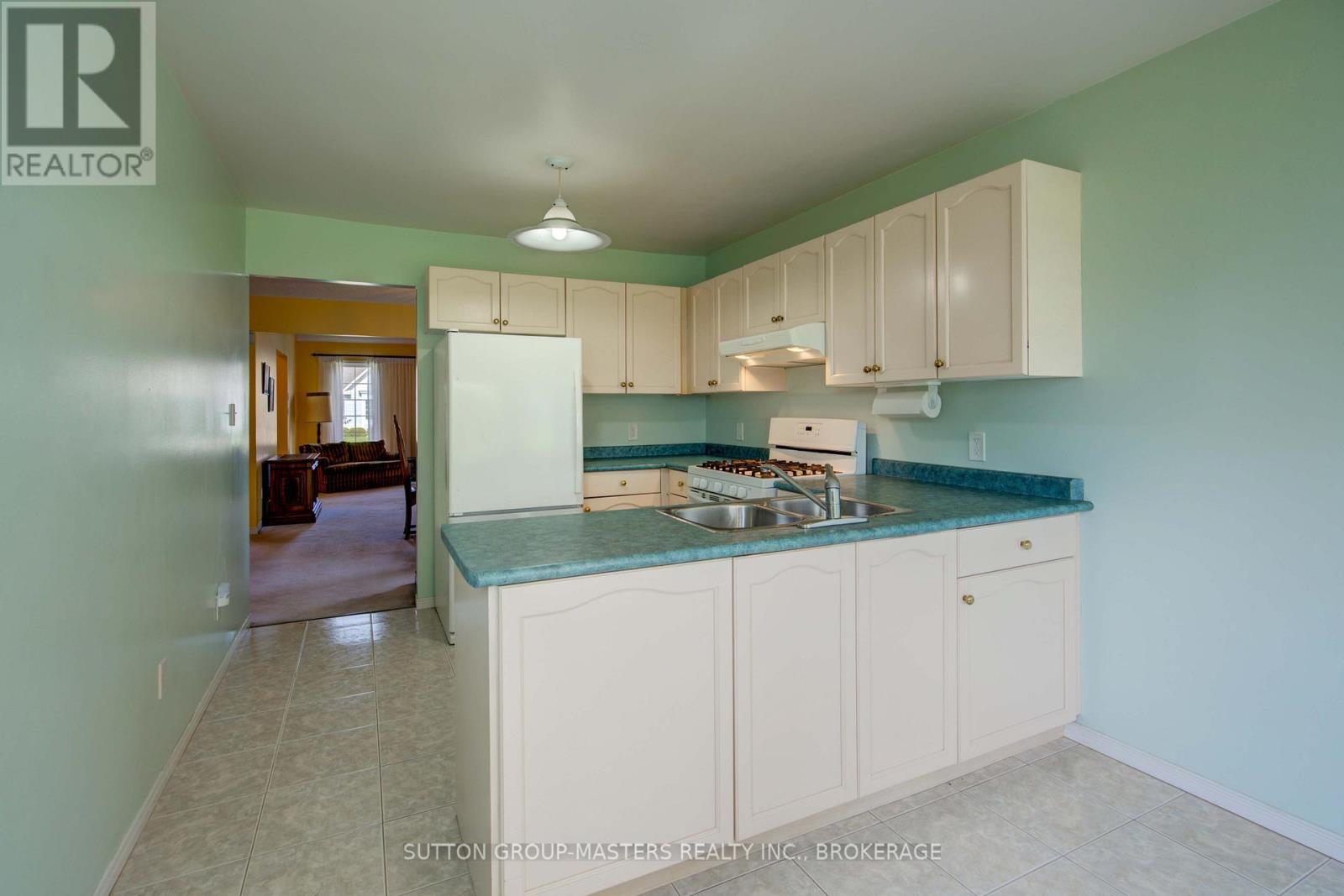 3 Empire Court, Loyalist (Bath), Ontario  K0H 1G0 - Photo 12 - X12183590