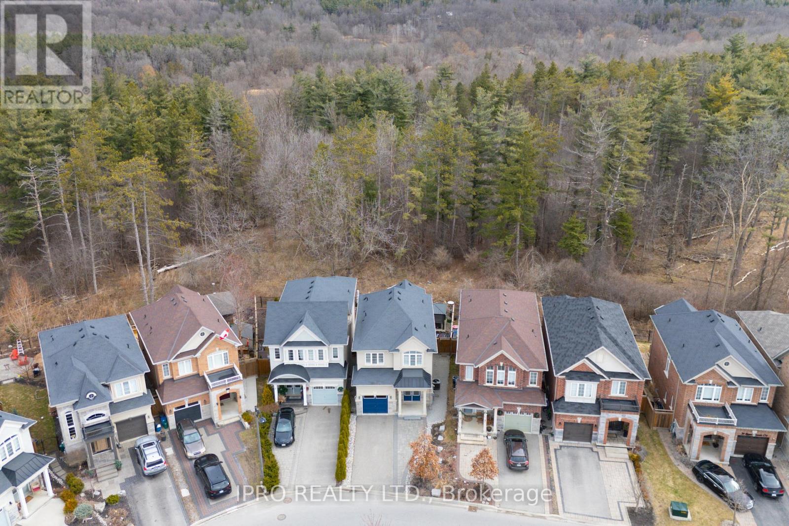 Property at 25 UPPER CANADA COURT image 2