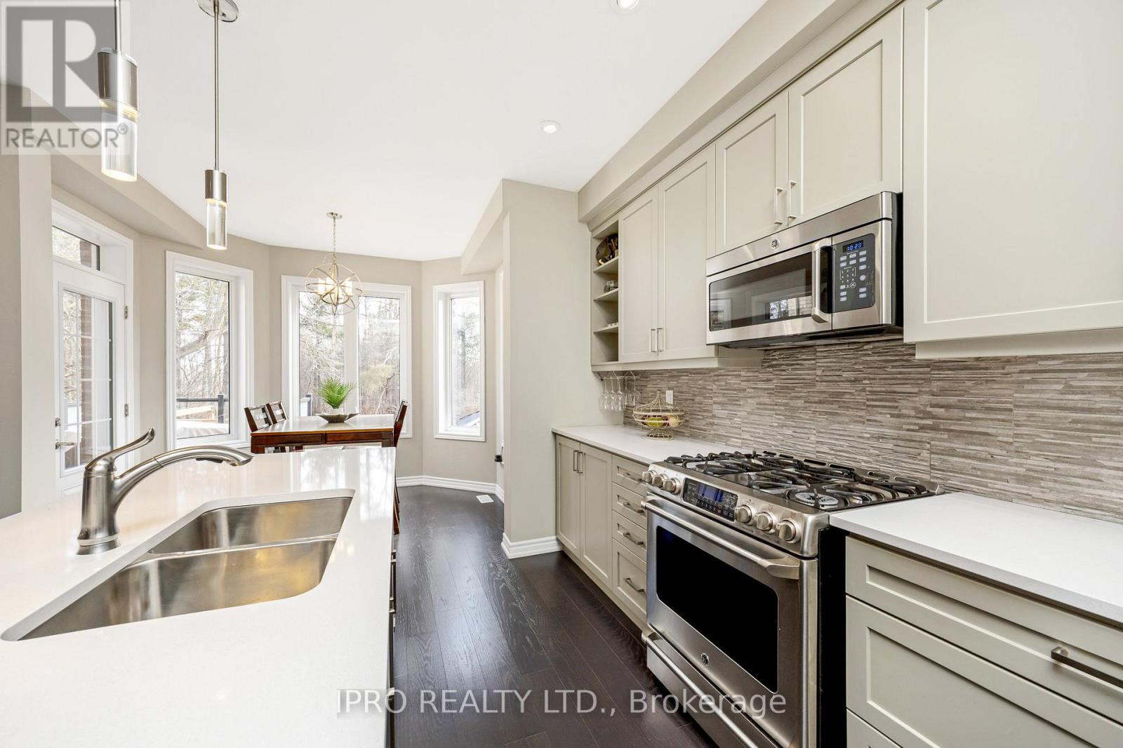Property at 25 UPPER CANADA COURT image 5