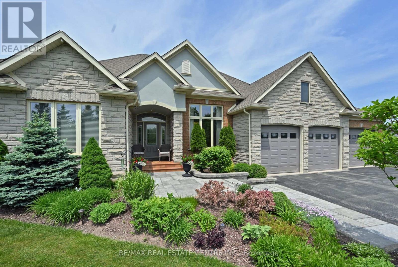 Property at 40 BROOKHAVEN CRESCENT image 2