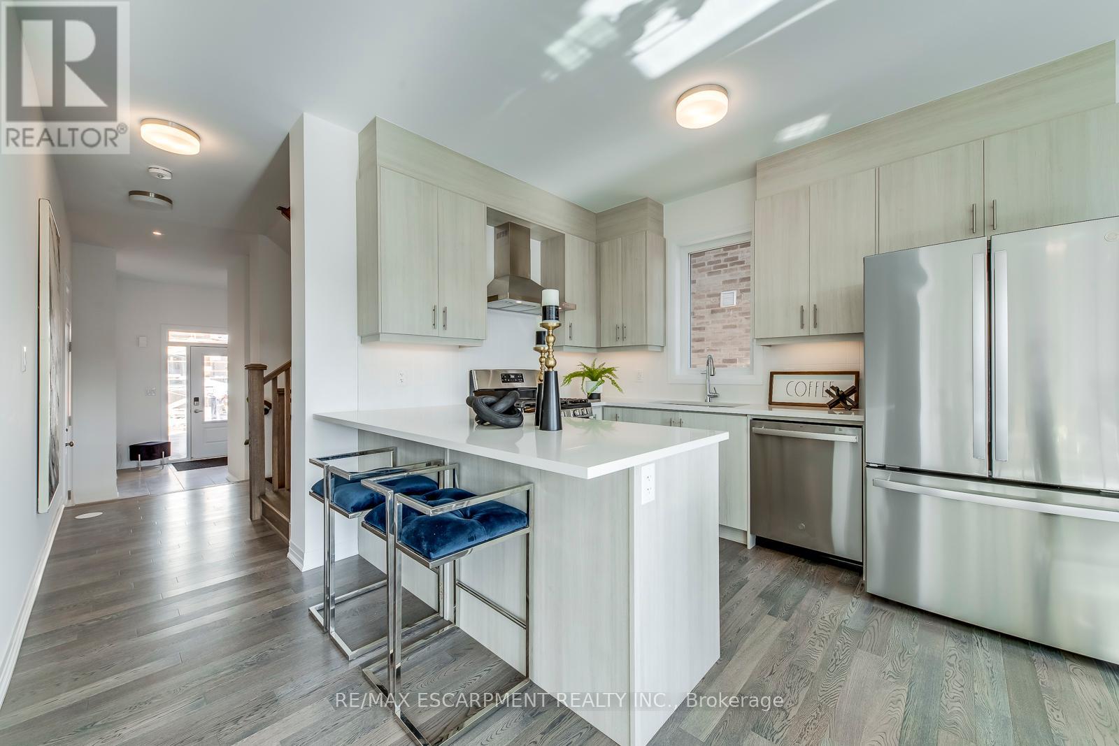3262 Crystal Drive, Oakville, Ontario  L6M 4K1 - Photo 7 - W12225425