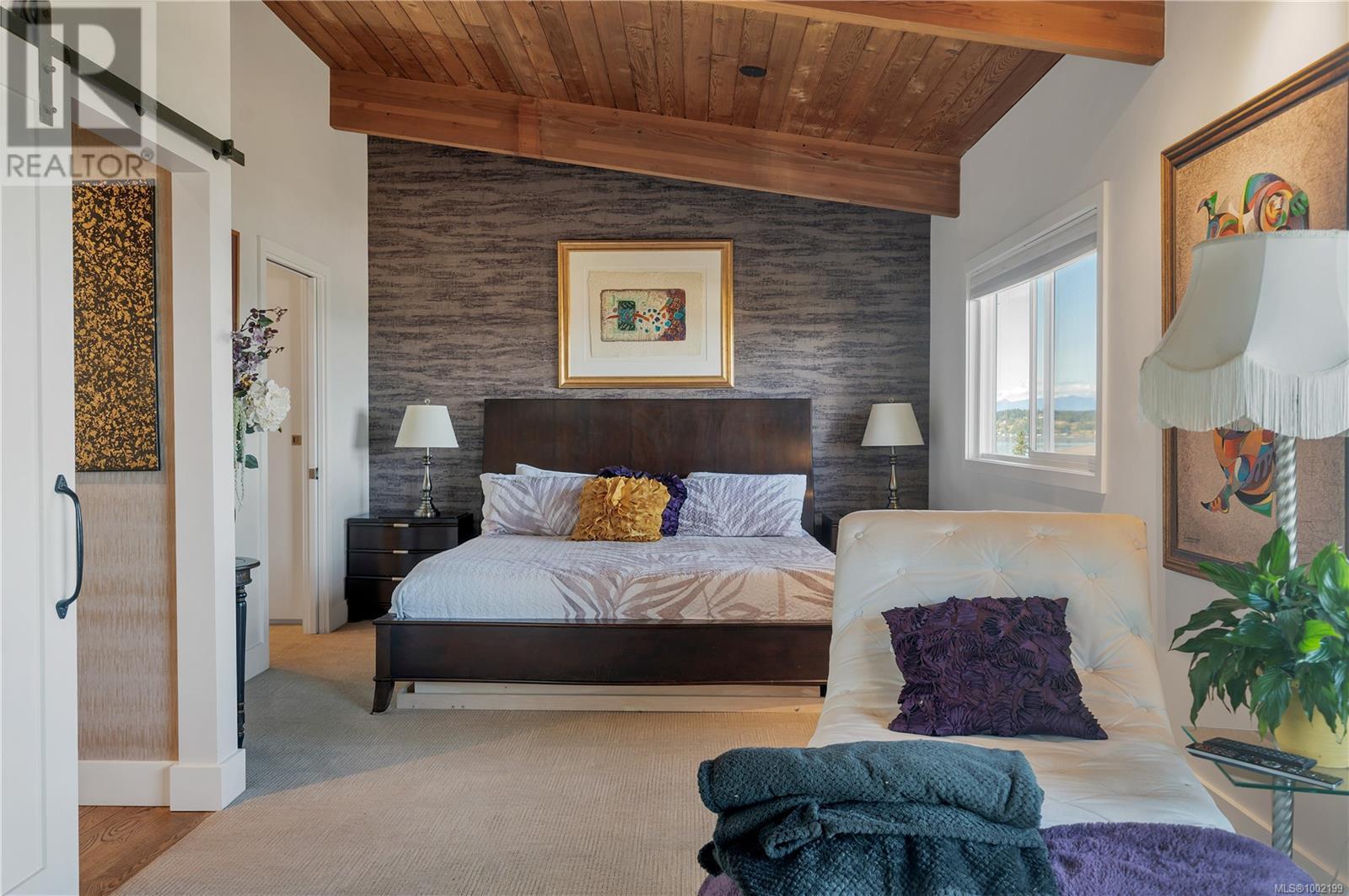Property at 235 Thulin St S image 3