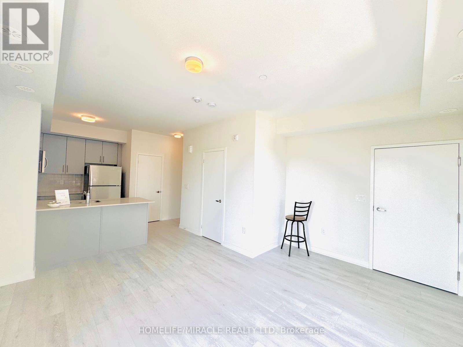 Property at 36 - 3409 RIDGEWAY DRIVE image 5