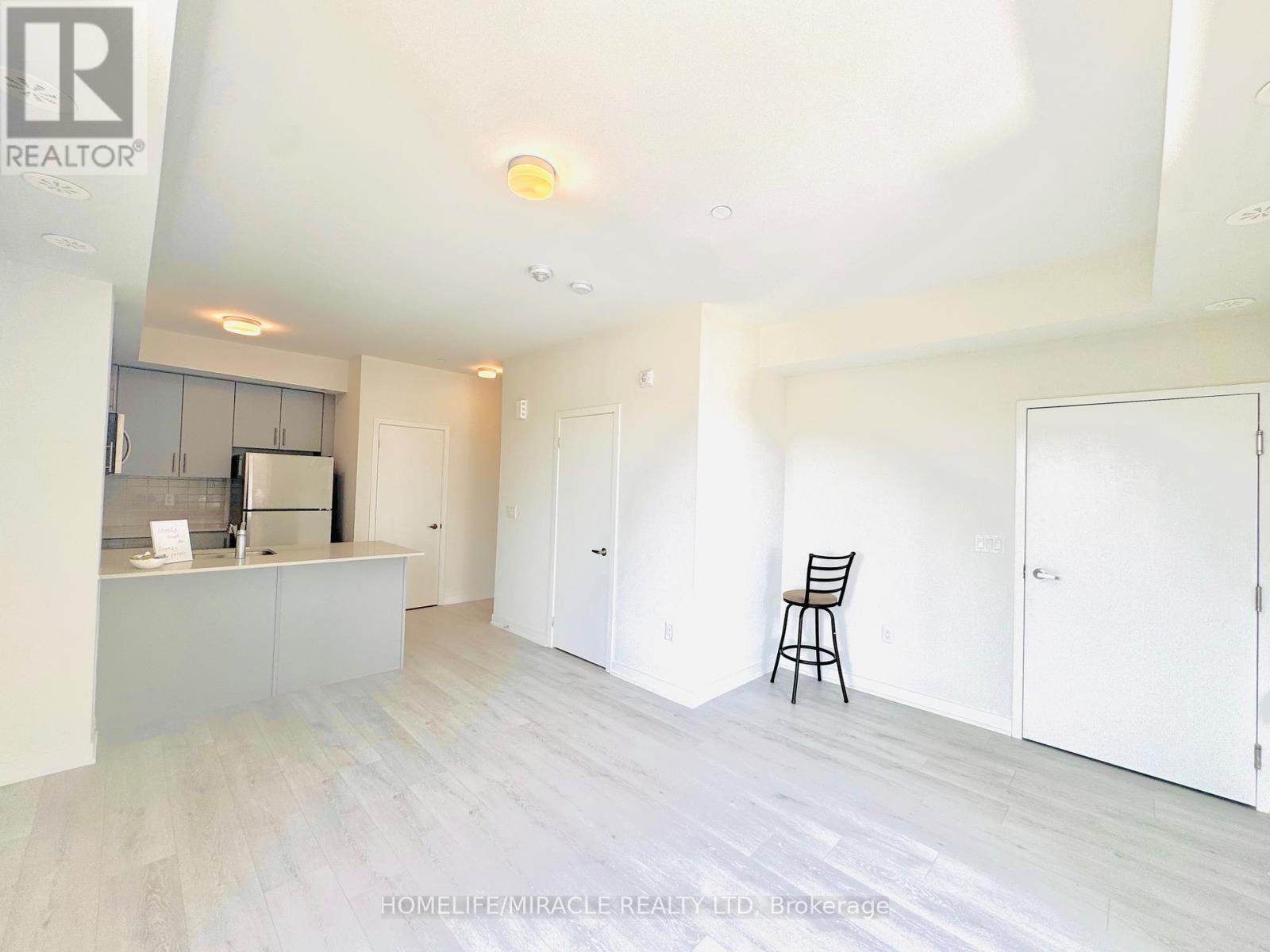 Property at 36 - 3409 RIDGEWAY DRIVE image 4