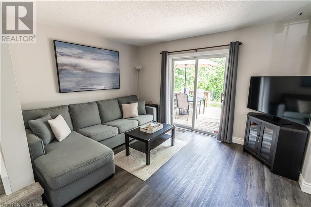 Property at 512 MAYFLOWER Street image 3