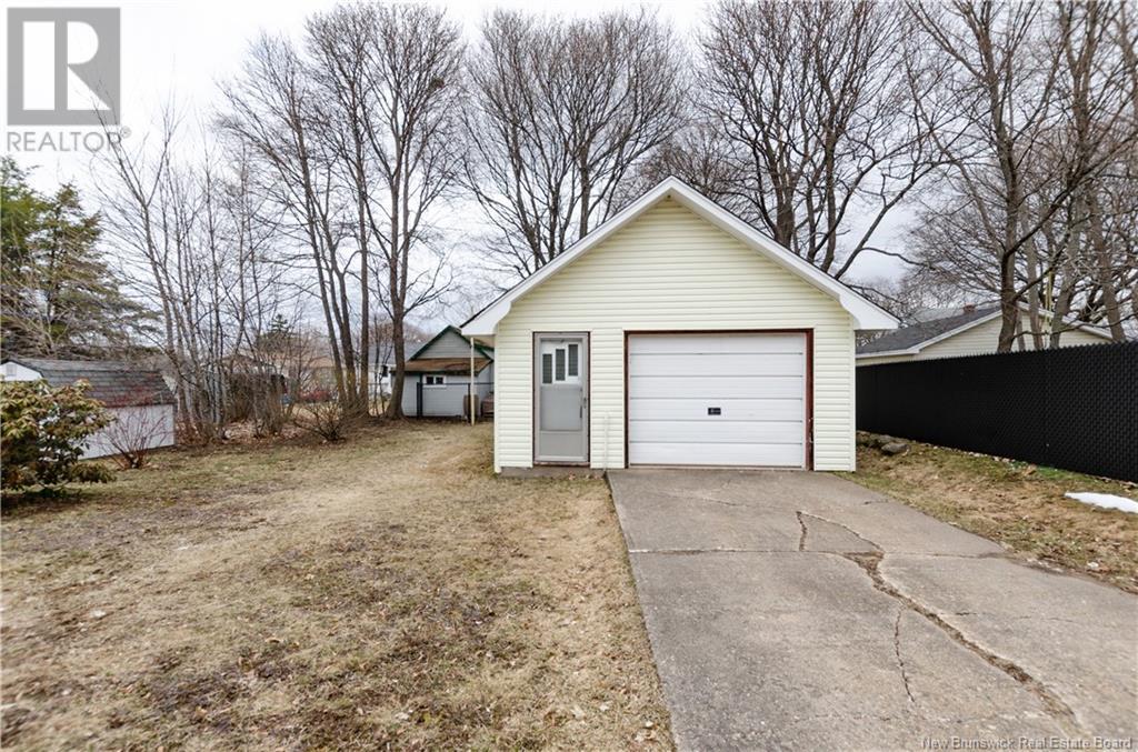93 Edward, Moncton, New Brunswick  E1A 3Z1 - Photo 36 - NB115457