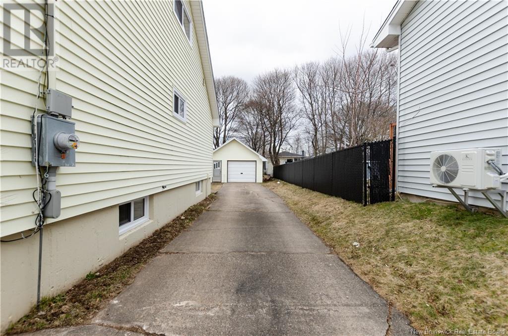 93 Edward, Moncton, New Brunswick  E1A 3Z1 - Photo 40 - NB115457