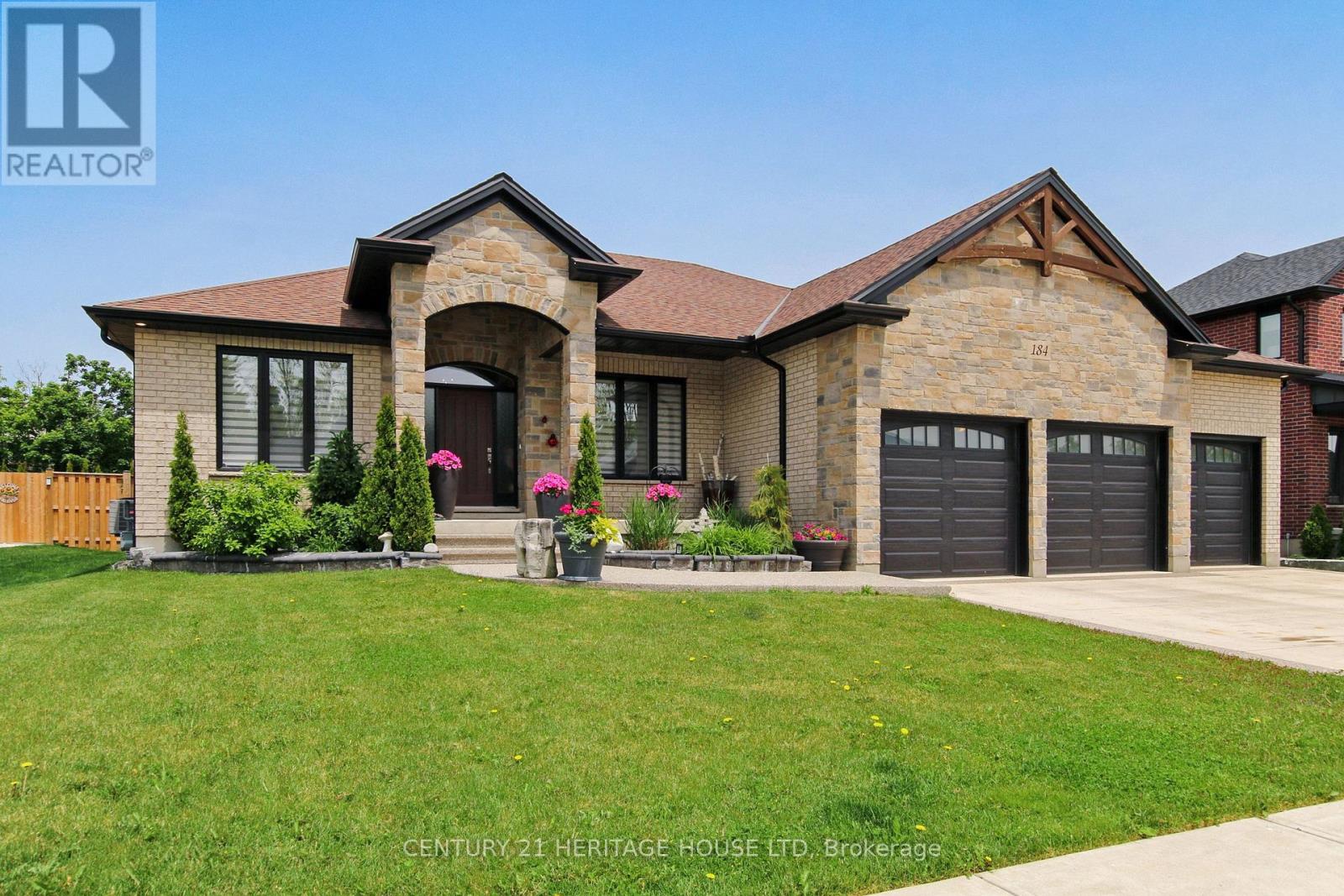 184 Kettle Creek Drive, Central Elgin, Ontario  N0L 1B0 - Photo 2 - X12225687