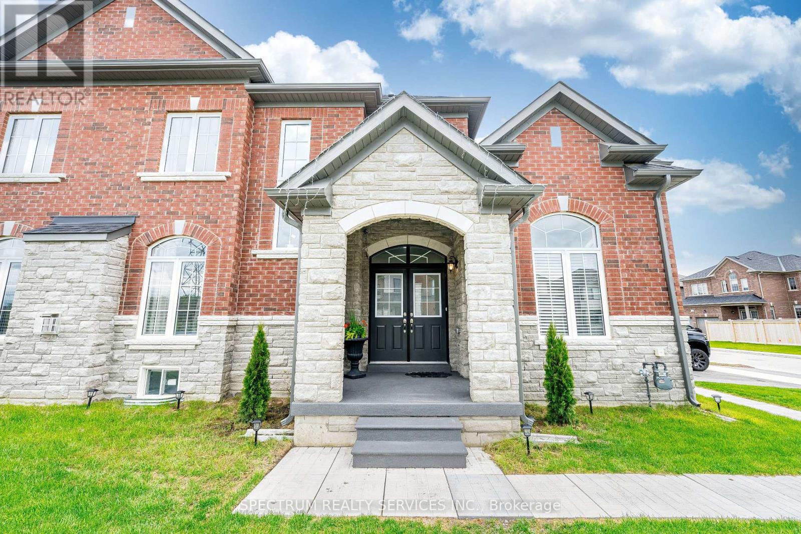 Property at 250 FERRAGINE CRESCENT image 2