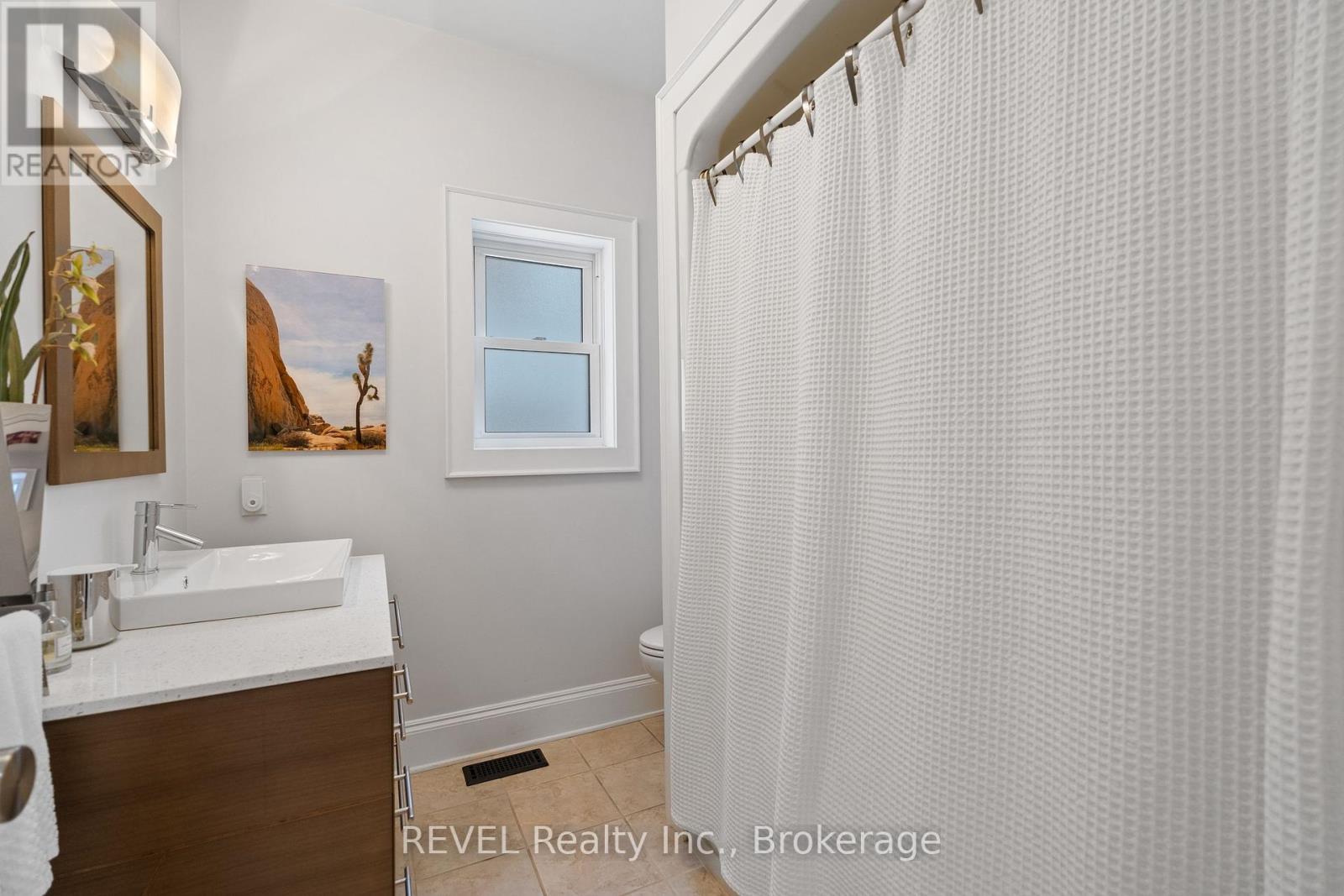 34 Raiana Drive, Niagara-On-The-Lake, Ontario  L0S 1T0 - Photo 19 - X12225713