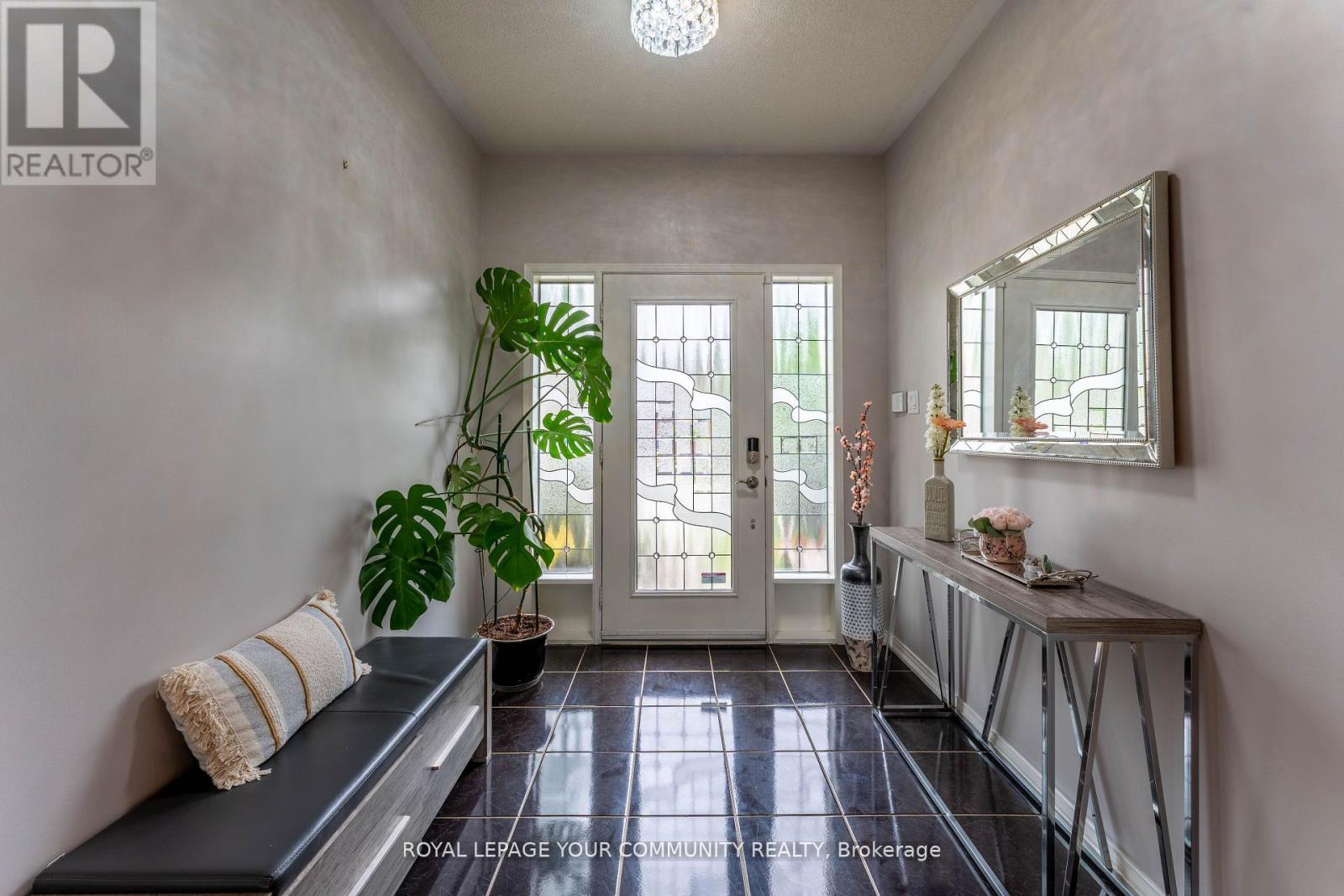 Property at 9 GLENIS GATE image 4