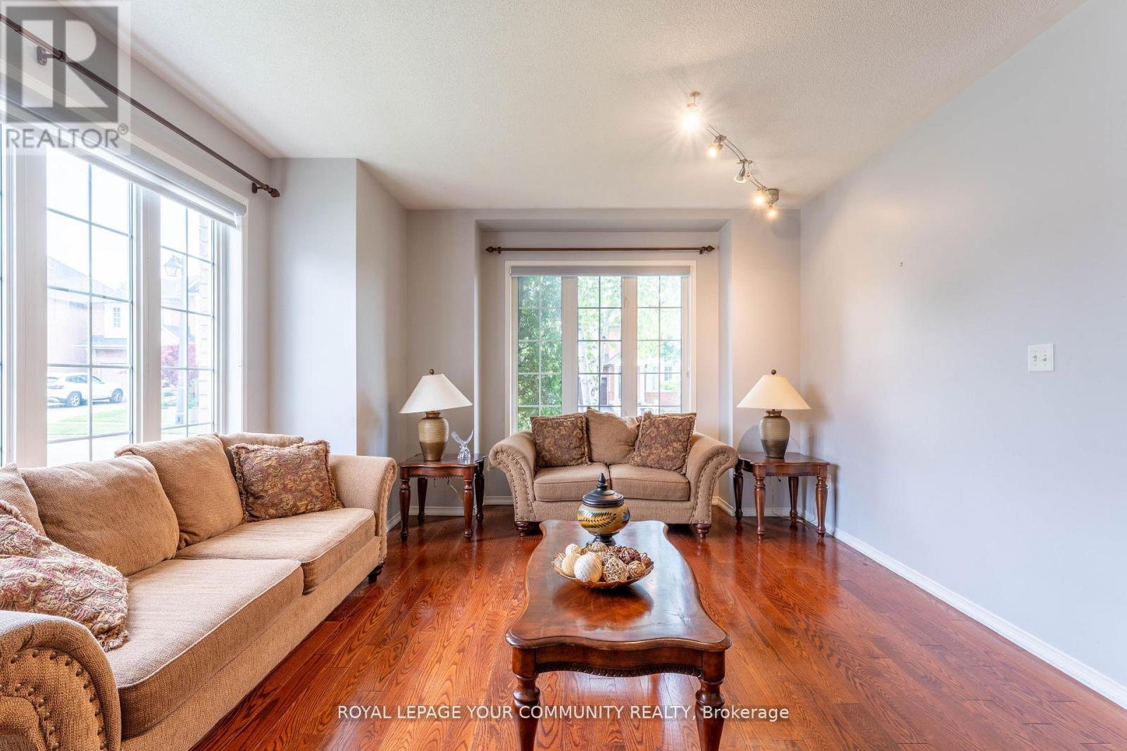 Property at 9 GLENIS GATE image 5