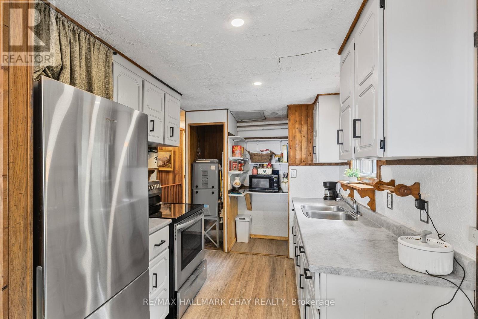 1465 Falkenburg Road, Muskoka Lakes (Monck (Muskoka Lakes)), Ontario  P1L 1X4 - Photo 11 - X12218843