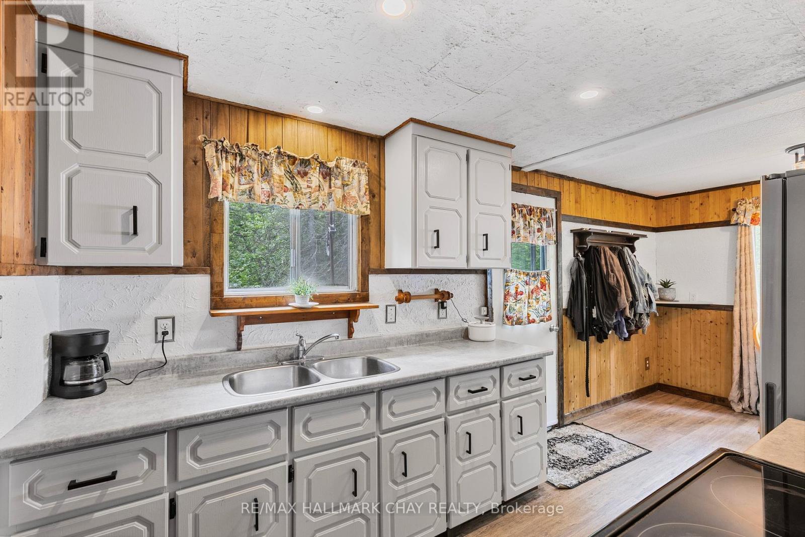 1465 Falkenburg Road, Muskoka Lakes (Monck (Muskoka Lakes)), Ontario  P1L 1X4 - Photo 12 - X12218843