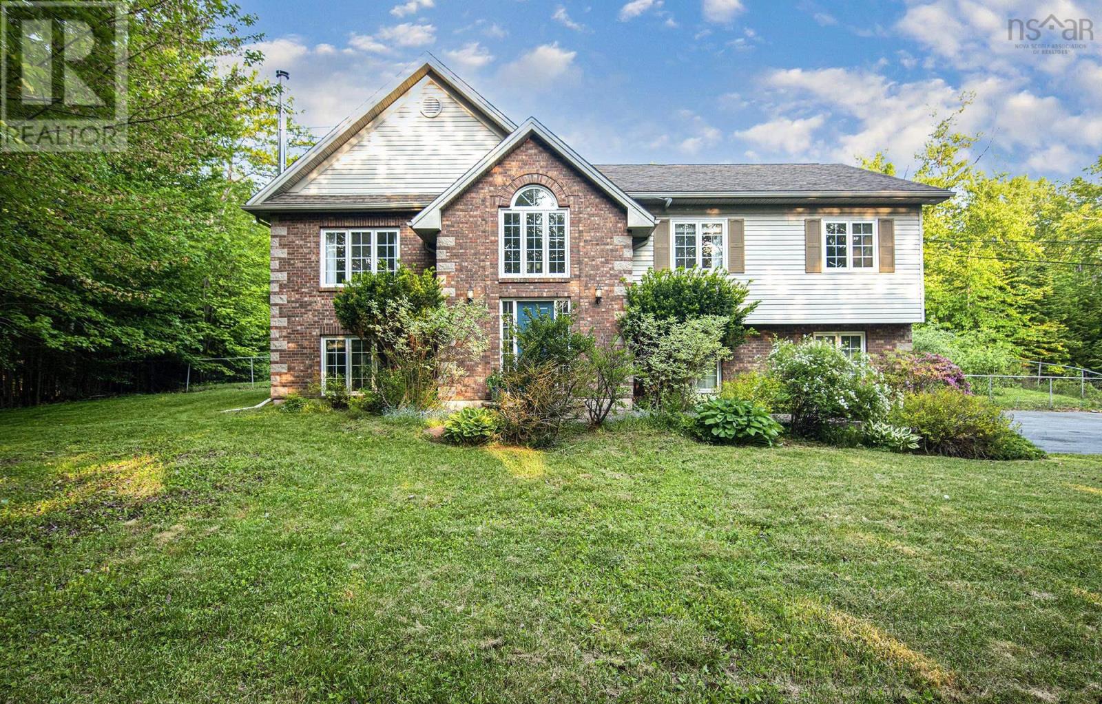 Property at 15 Brackendale Lane image 2