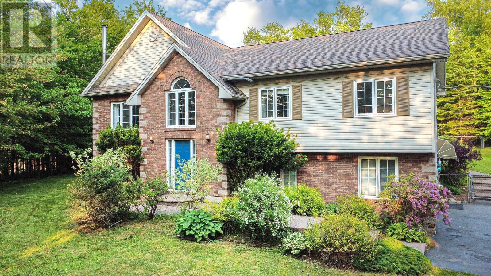 Property at 15 Brackendale Lane image 1