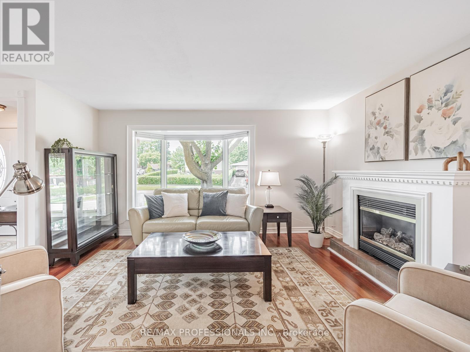 Property at 152 CLEARBROOKE CIRCLE image 3