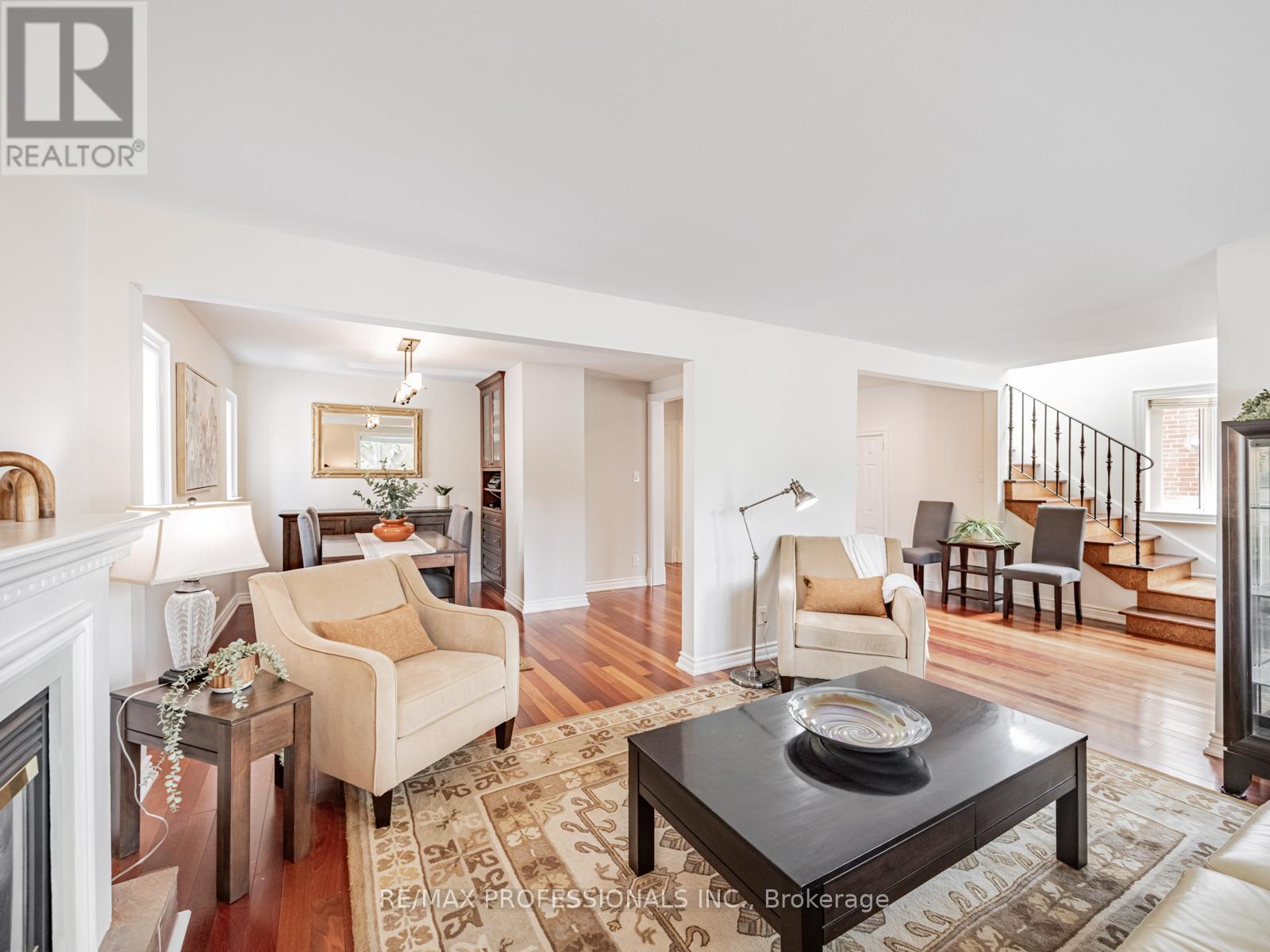 Property at 152 CLEARBROOKE CIRCLE image 5