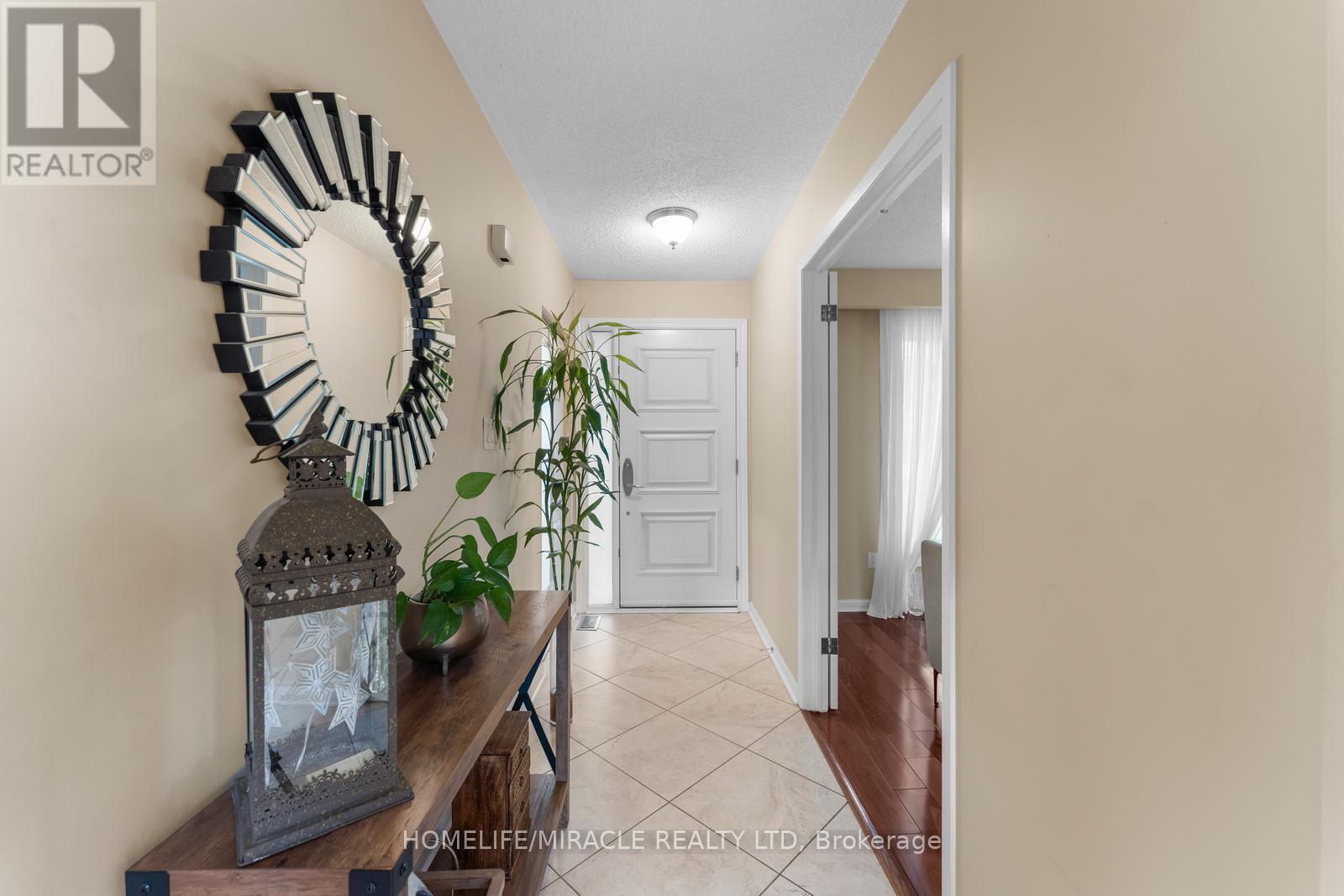 46 Farmington Drive, Brampton (Brampton East), Ontario  L6W 2V2 - Photo 10 - W12225538