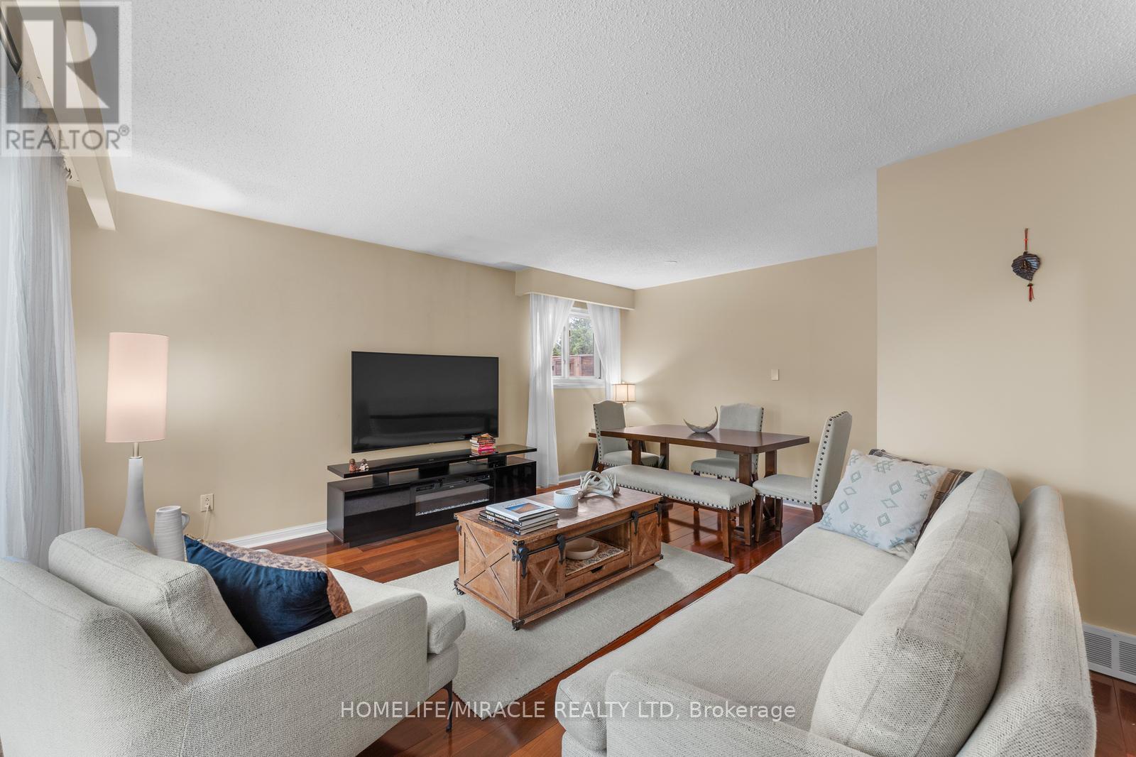 46 Farmington Drive, Brampton (Brampton East), Ontario  L6W 2V2 - Photo 12 - W12225538