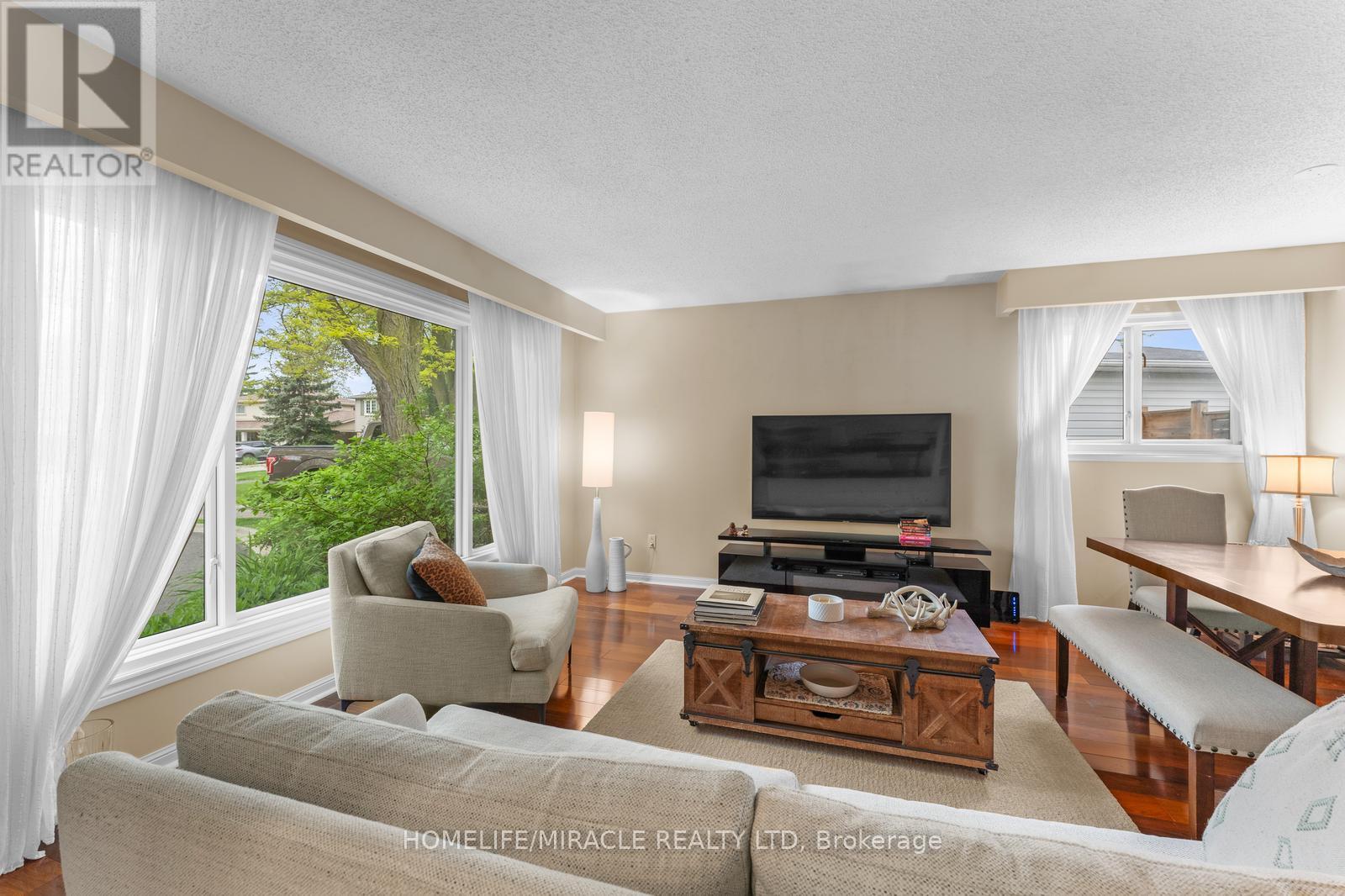 46 Farmington Drive, Brampton (Brampton East), Ontario  L6W 2V2 - Photo 13 - W12225538