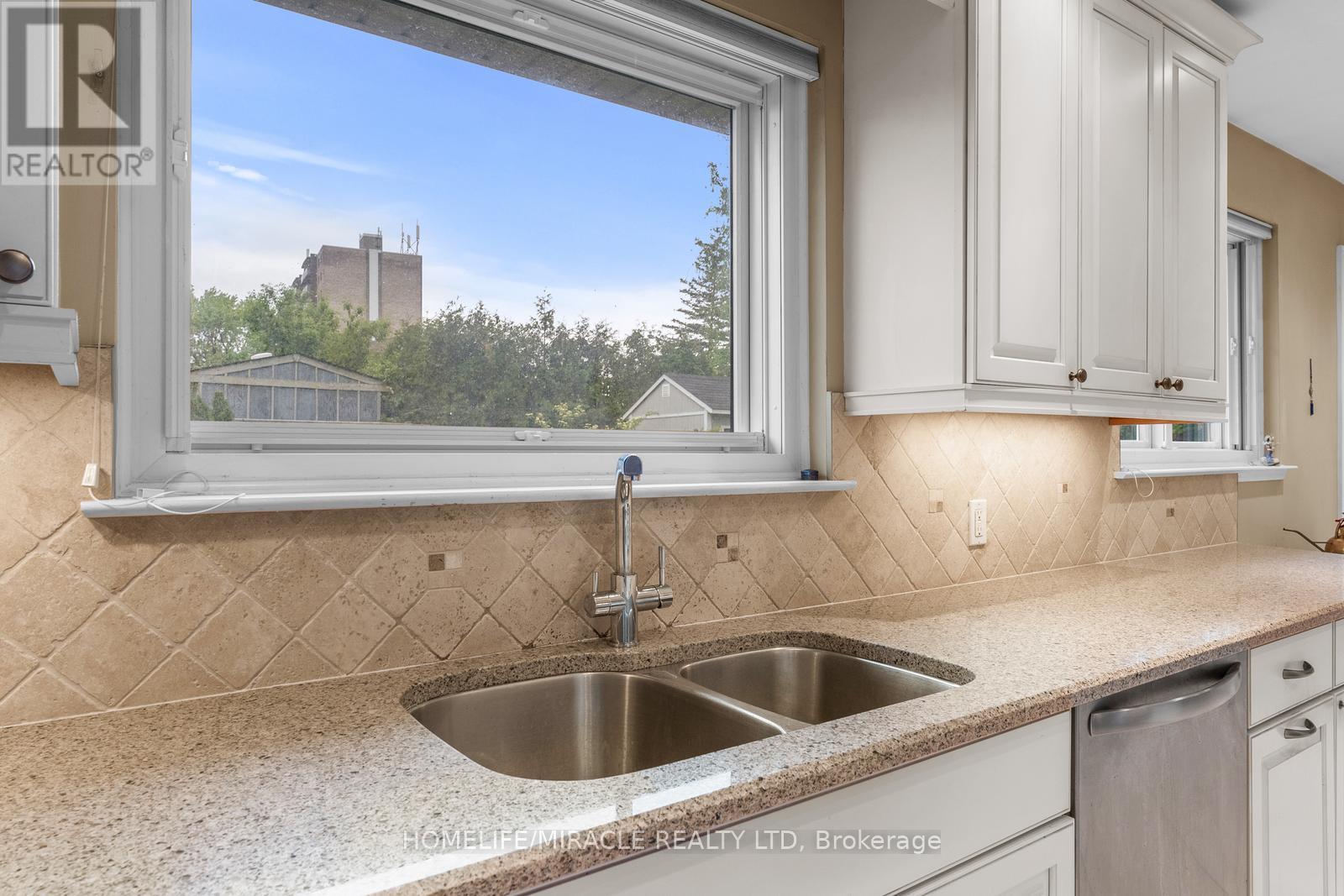 46 Farmington Drive, Brampton (Brampton East), Ontario  L6W 2V2 - Photo 20 - W12225538