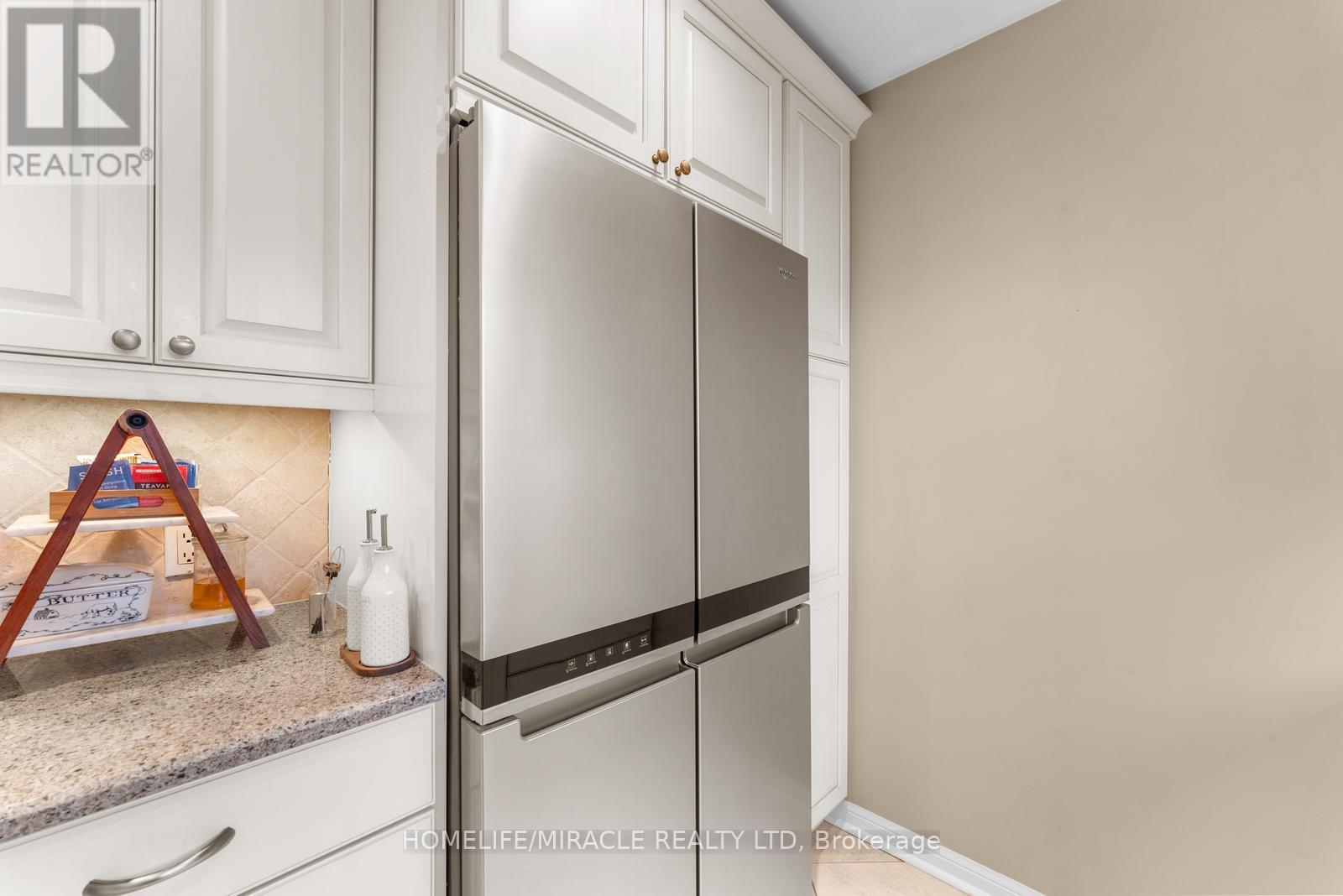 46 Farmington Drive, Brampton (Brampton East), Ontario  L6W 2V2 - Photo 22 - W12225538