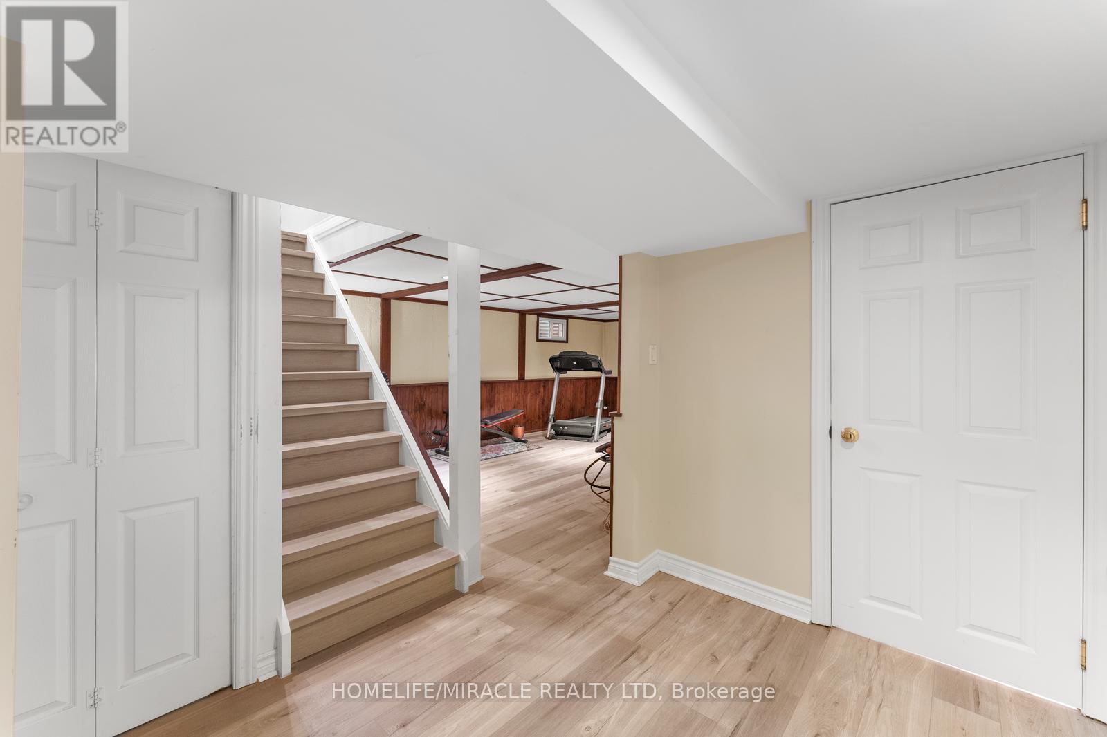46 Farmington Drive, Brampton (Brampton East), Ontario  L6W 2V2 - Photo 29 - W12225538