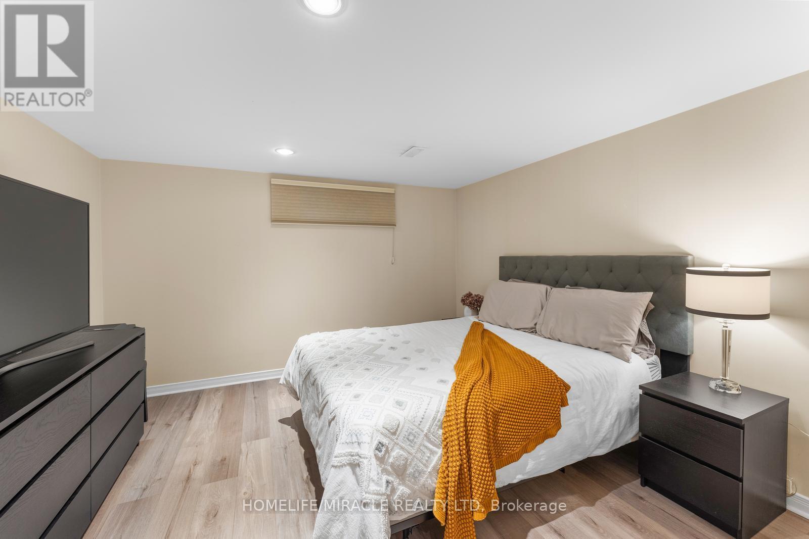 46 Farmington Drive, Brampton (Brampton East), Ontario  L6W 2V2 - Photo 32 - W12225538