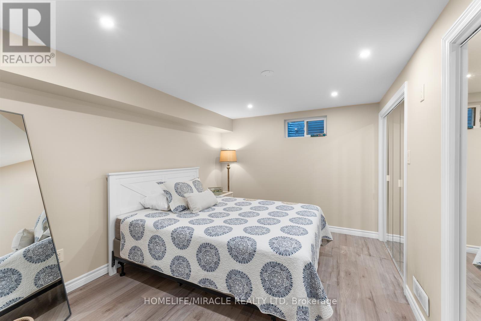 46 Farmington Drive, Brampton (Brampton East), Ontario  L6W 2V2 - Photo 34 - W12225538