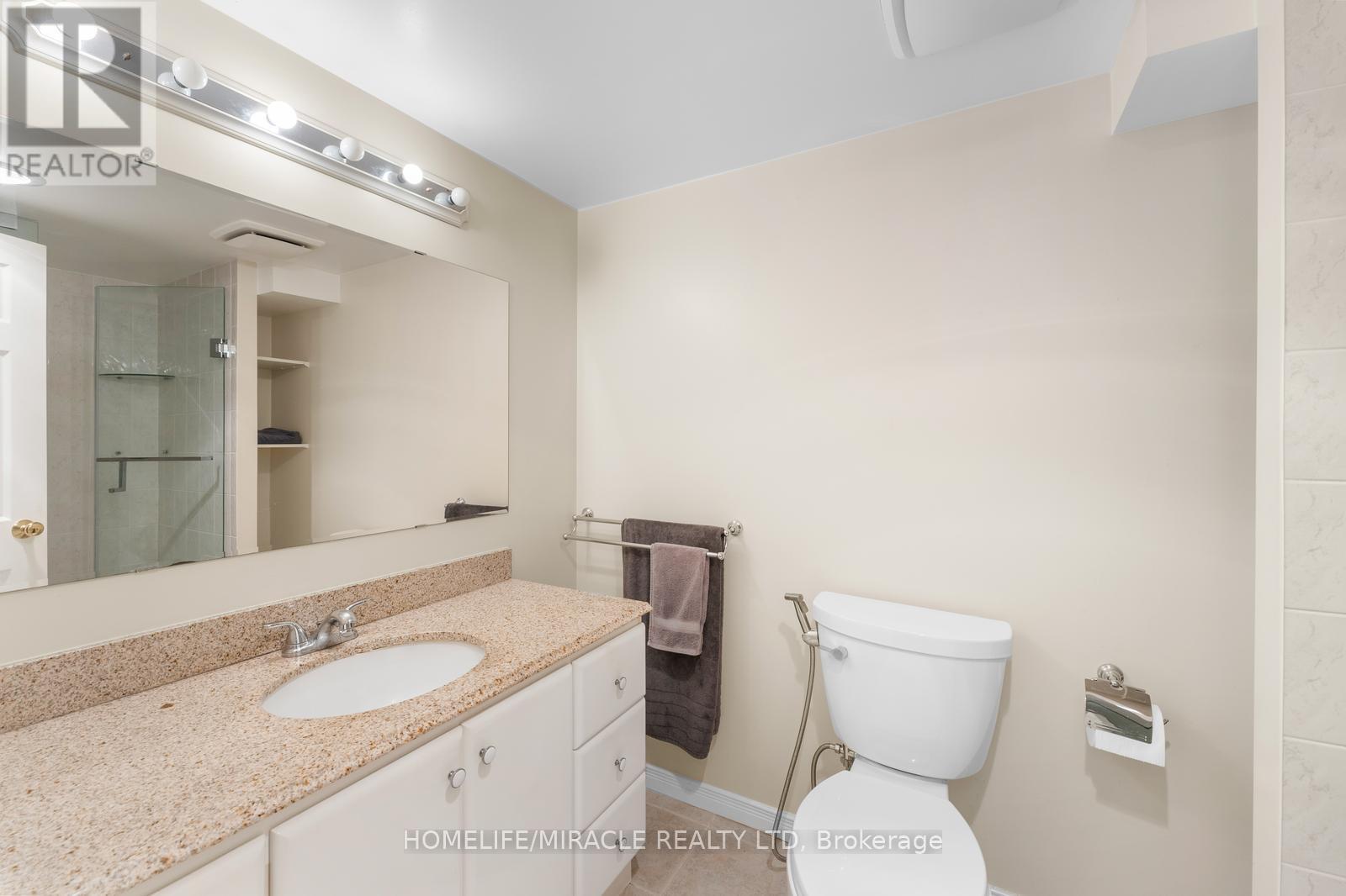 46 Farmington Drive, Brampton (Brampton East), Ontario  L6W 2V2 - Photo 35 - W12225538