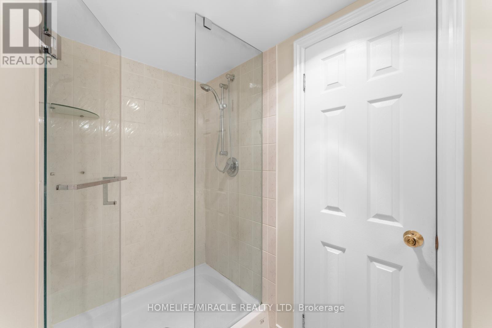 46 Farmington Drive, Brampton (Brampton East), Ontario  L6W 2V2 - Photo 36 - W12225538