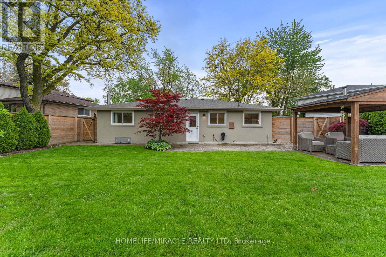 46 Farmington Drive, Brampton (Brampton East), Ontario  L6W 2V2 - Photo 42 - W12225538
