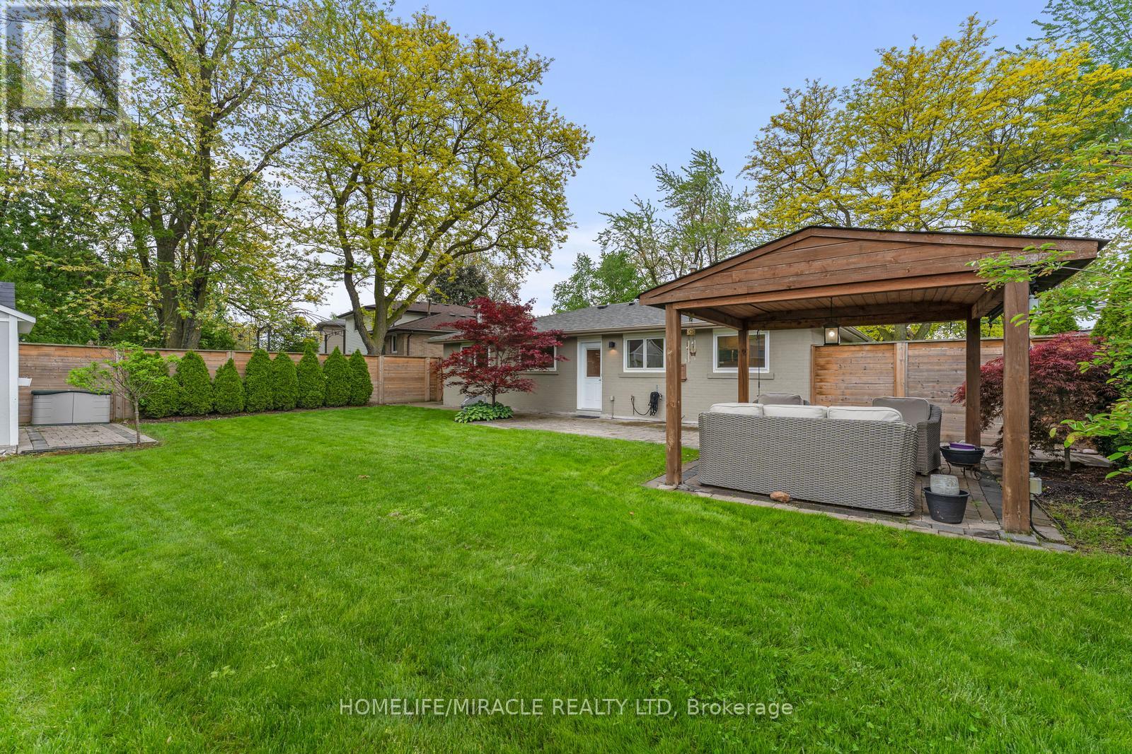 46 Farmington Drive, Brampton (Brampton East), Ontario  L6W 2V2 - Photo 43 - W12225538